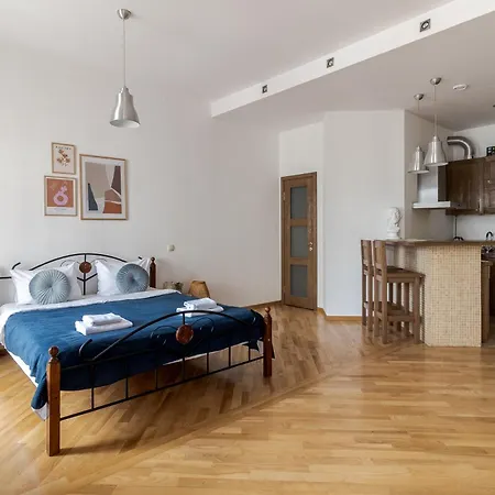 Rynok Square With Balcony *